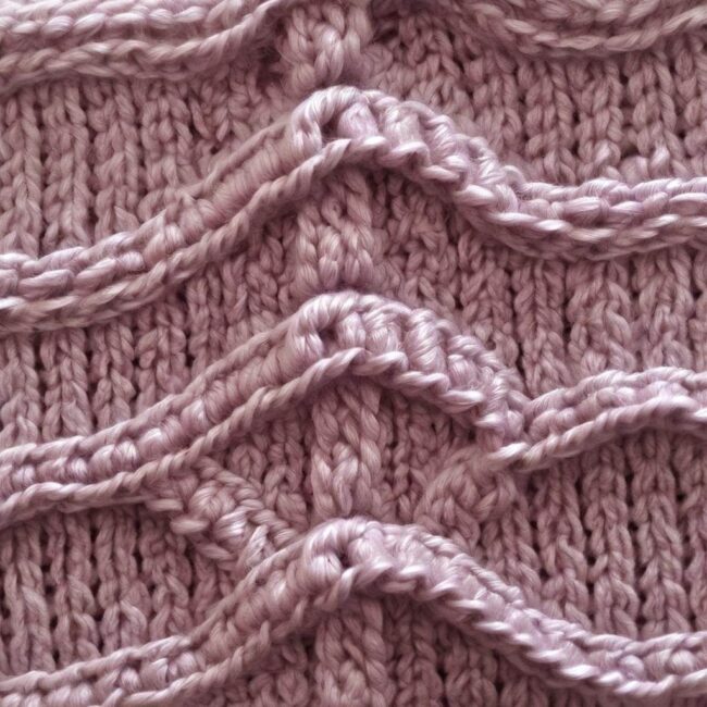 Oczka na rękawach na drutach